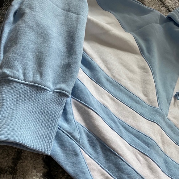 Sold on ebay NWT Adidas originals crop sweatshirt - Picture 4 of 7